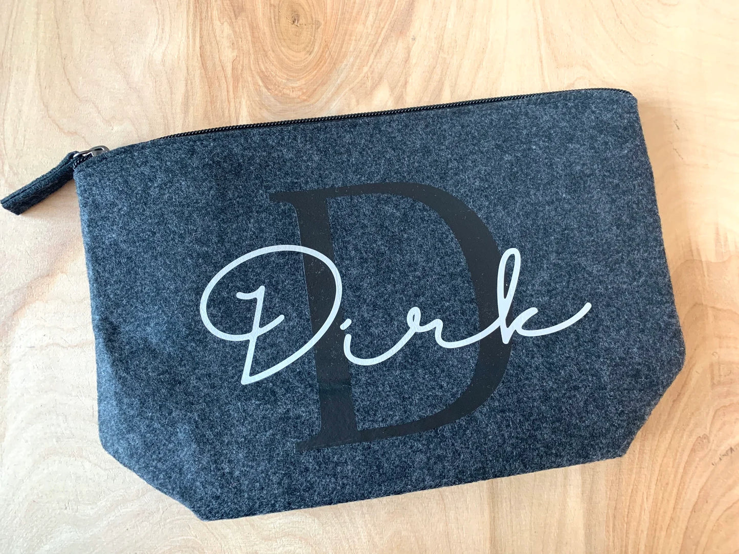Personalisierte Filztasche/ Kosmetiktasche in dunkelgrau