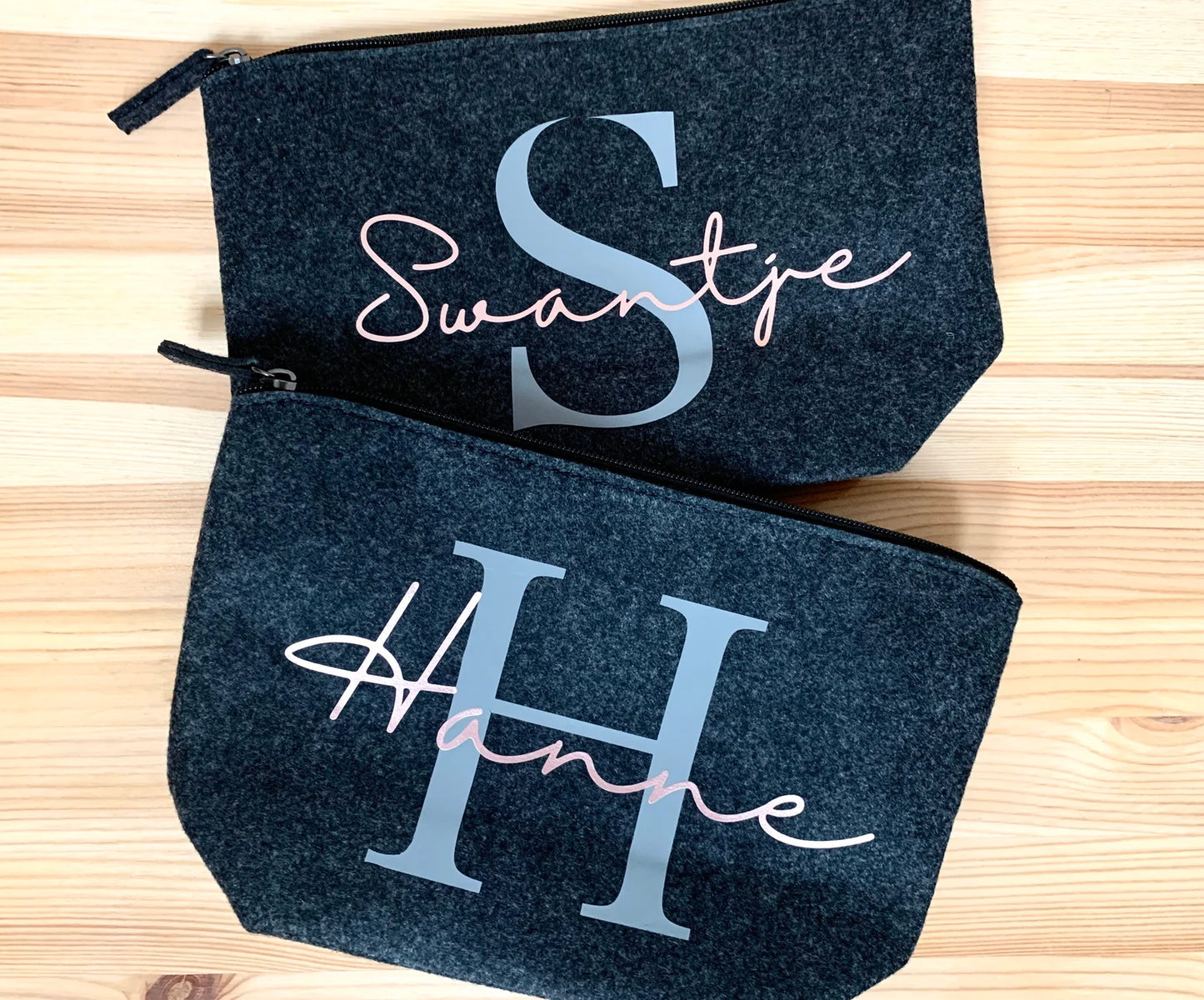 Personalisierte Filztasche/ Kosmetiktasche in dunkelgrau
