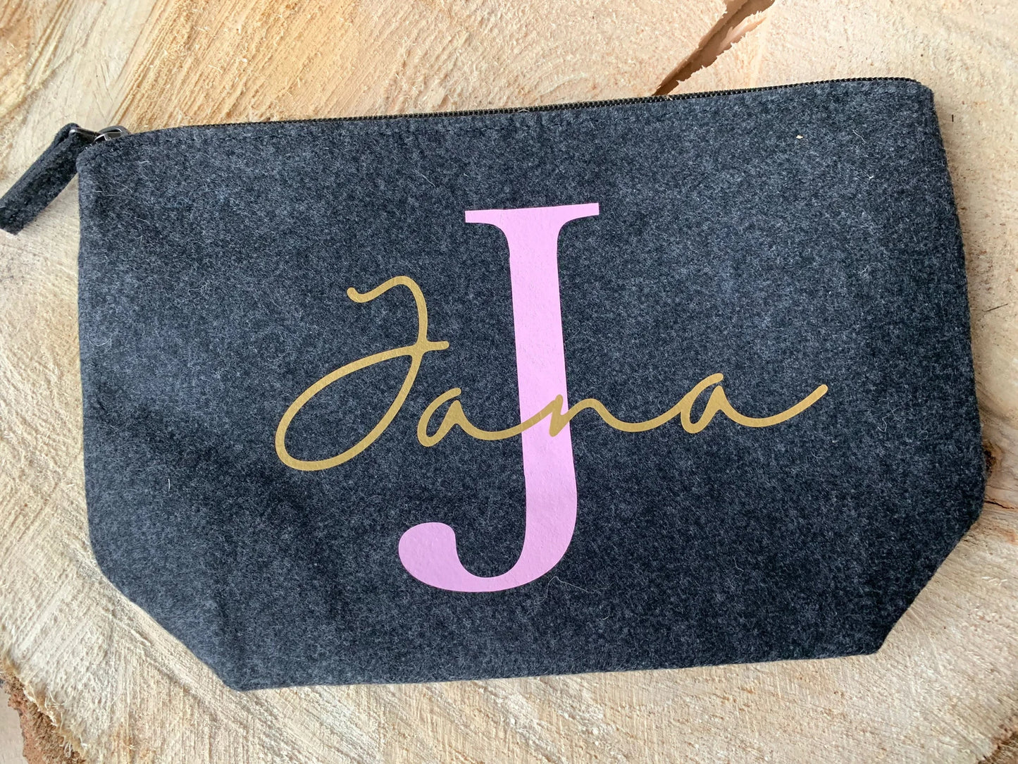 Personalisierte Filztasche/ Kosmetiktasche in dunkelgrau