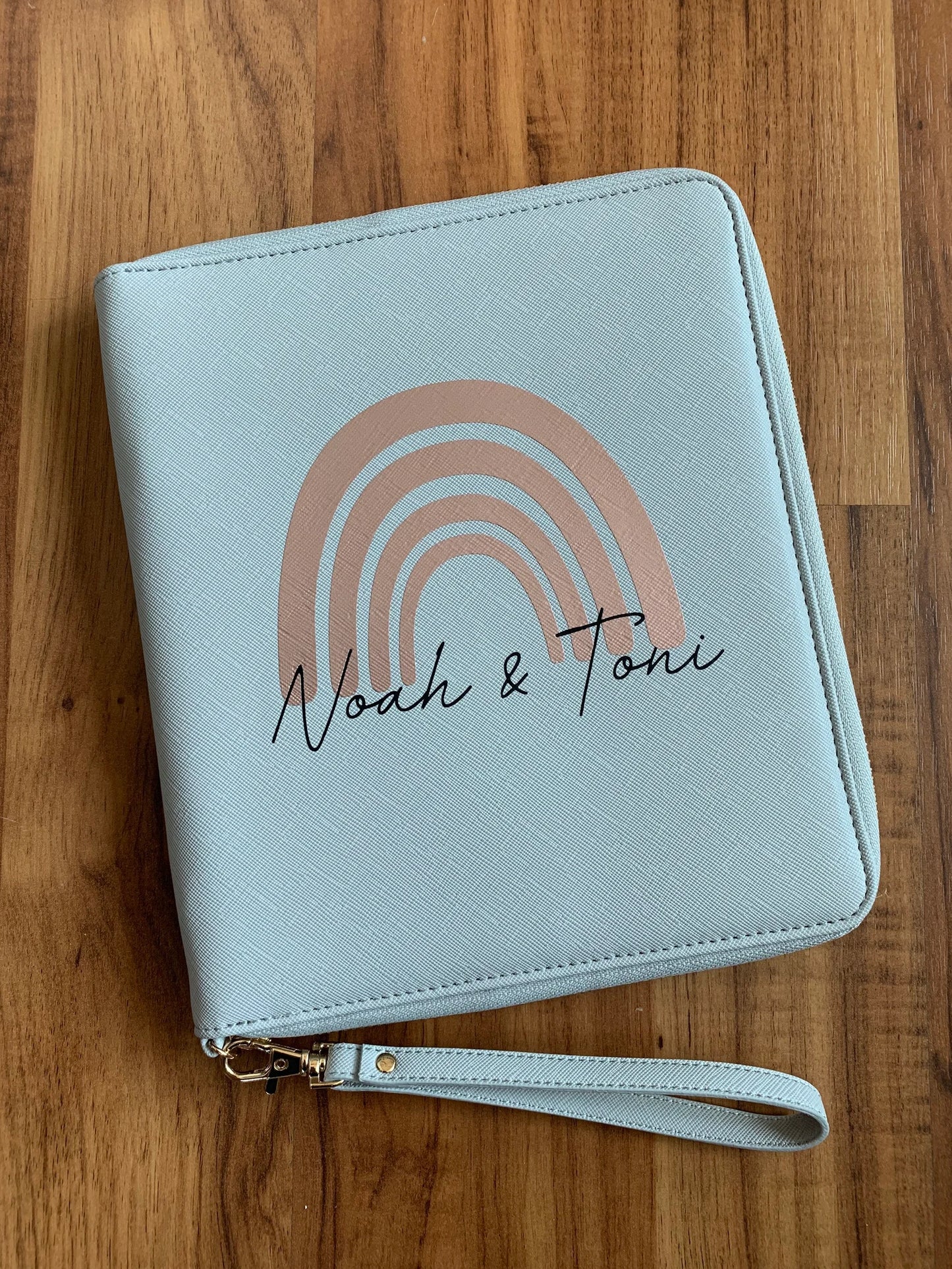 Personalisiertes U-Heft Etui – Familienorganizer/ Impfpass Hülle – Regenbogen