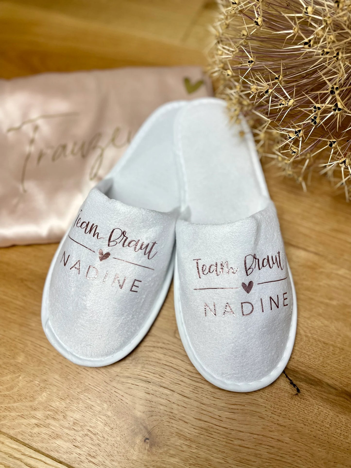 Personalisierte Wellnessslipper für den JGA