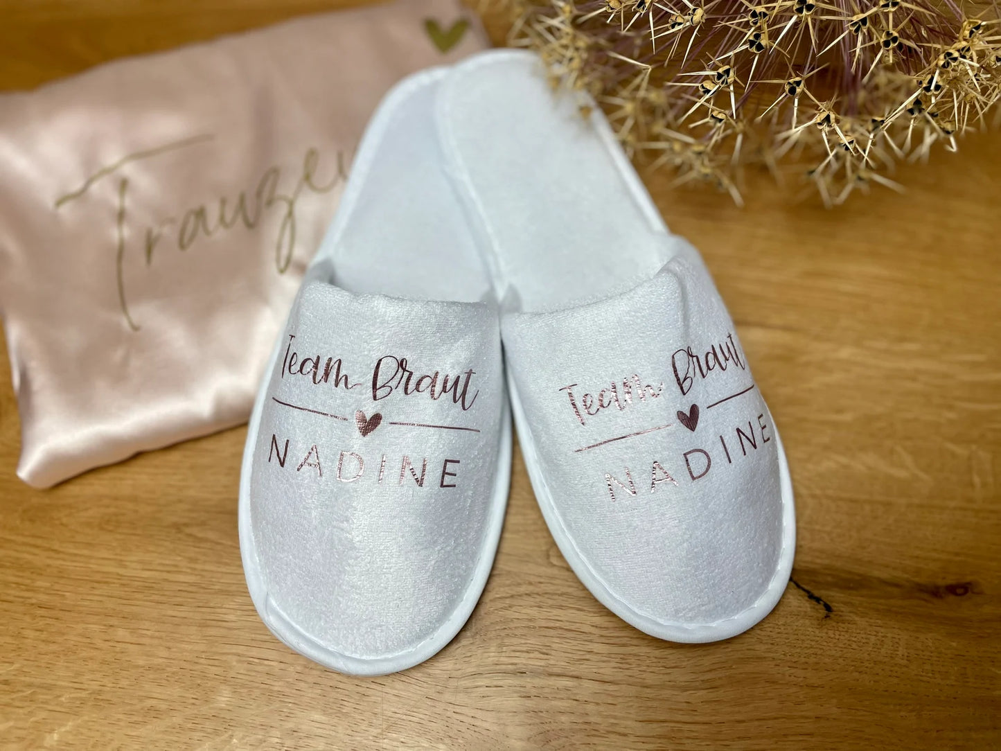 Personalisierte Wellnessslipper für den JGA