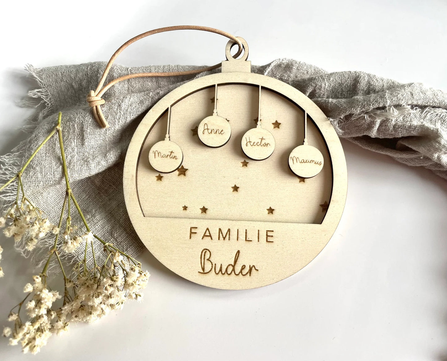 Personalisierter Weihnachtsbaumanhänger – Weihnachtskugel aus Holz 3D