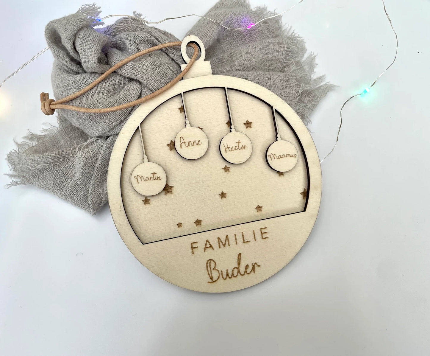 Personalisierter Weihnachtsbaumanhänger – Weihnachtskugel aus Holz 3D