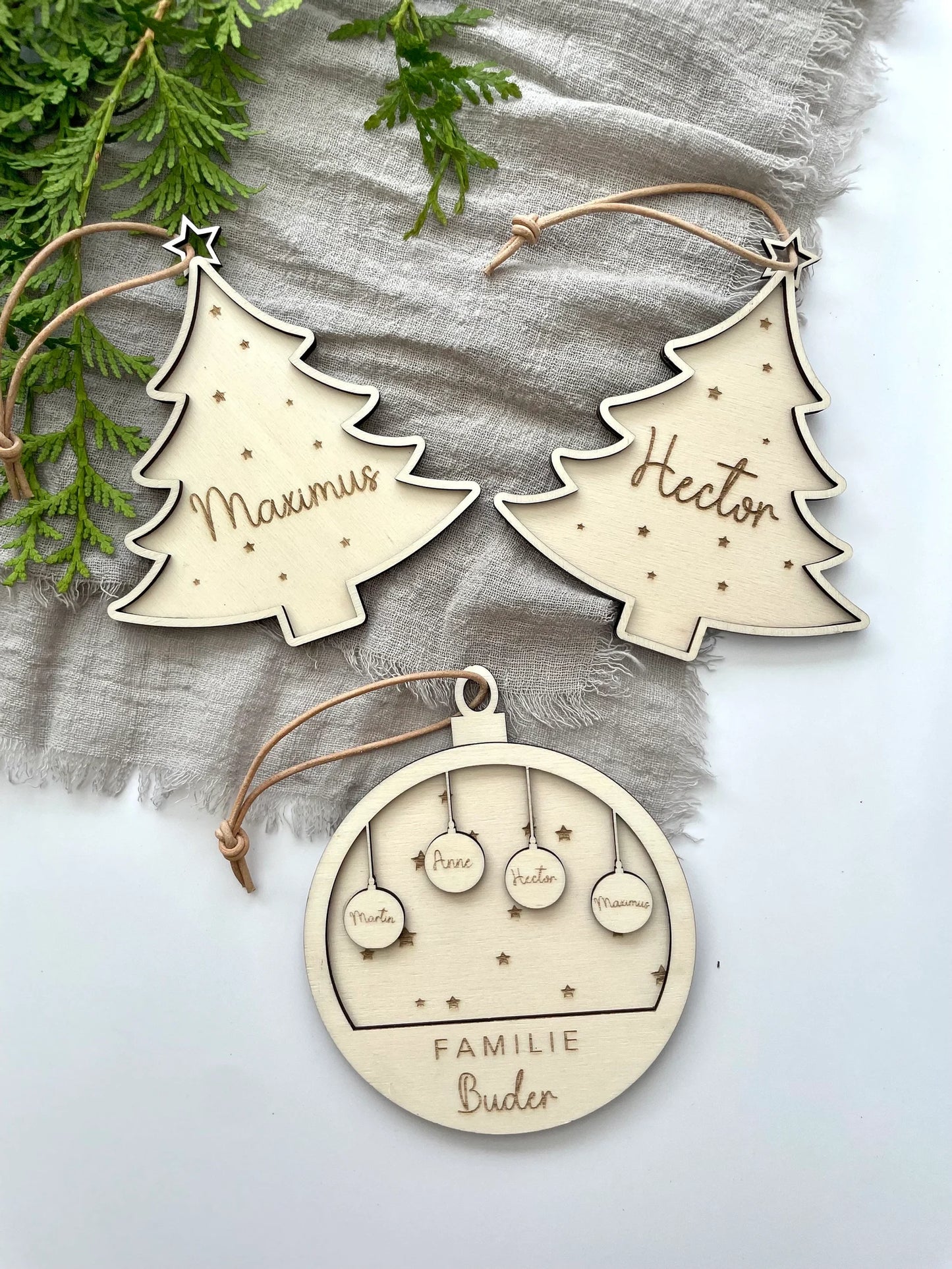 Personalisierter Weihnachtsbaumanhänger – Weihnachtskugel aus Holz 3D