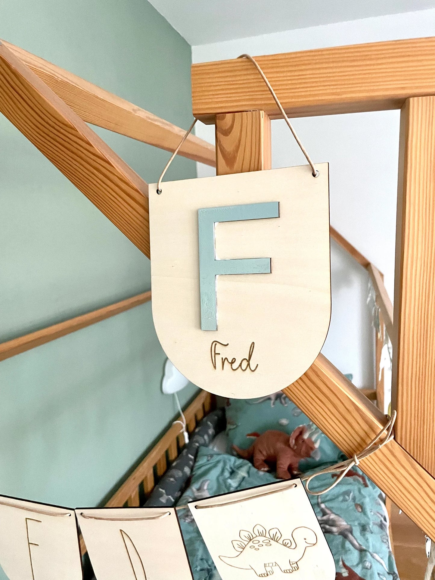 Personalisierter Wimpel aus Holz mit Namen