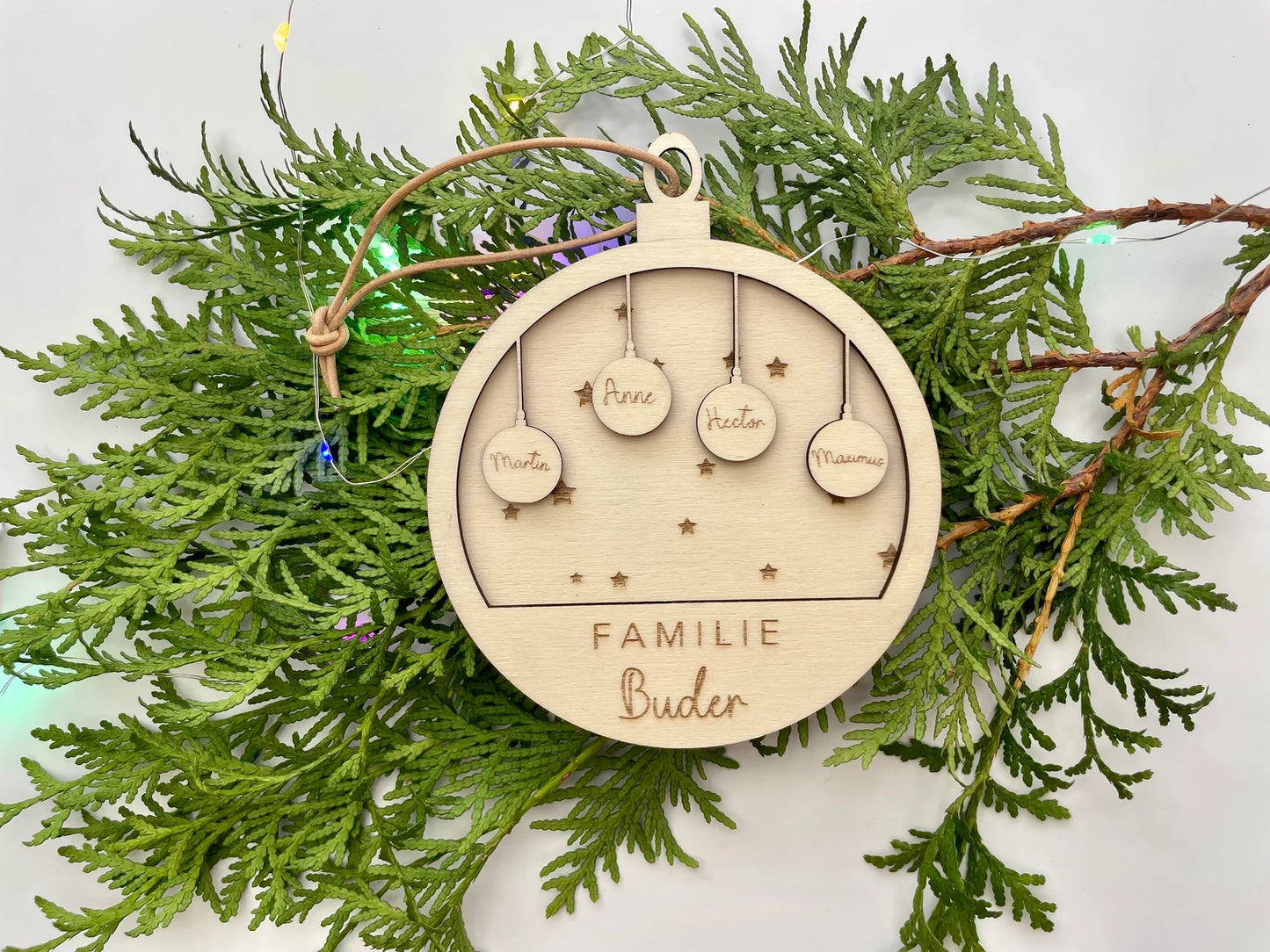Personalisierter Weihnachtsbaumanhänger – Weihnachtskugel aus Holz 3D