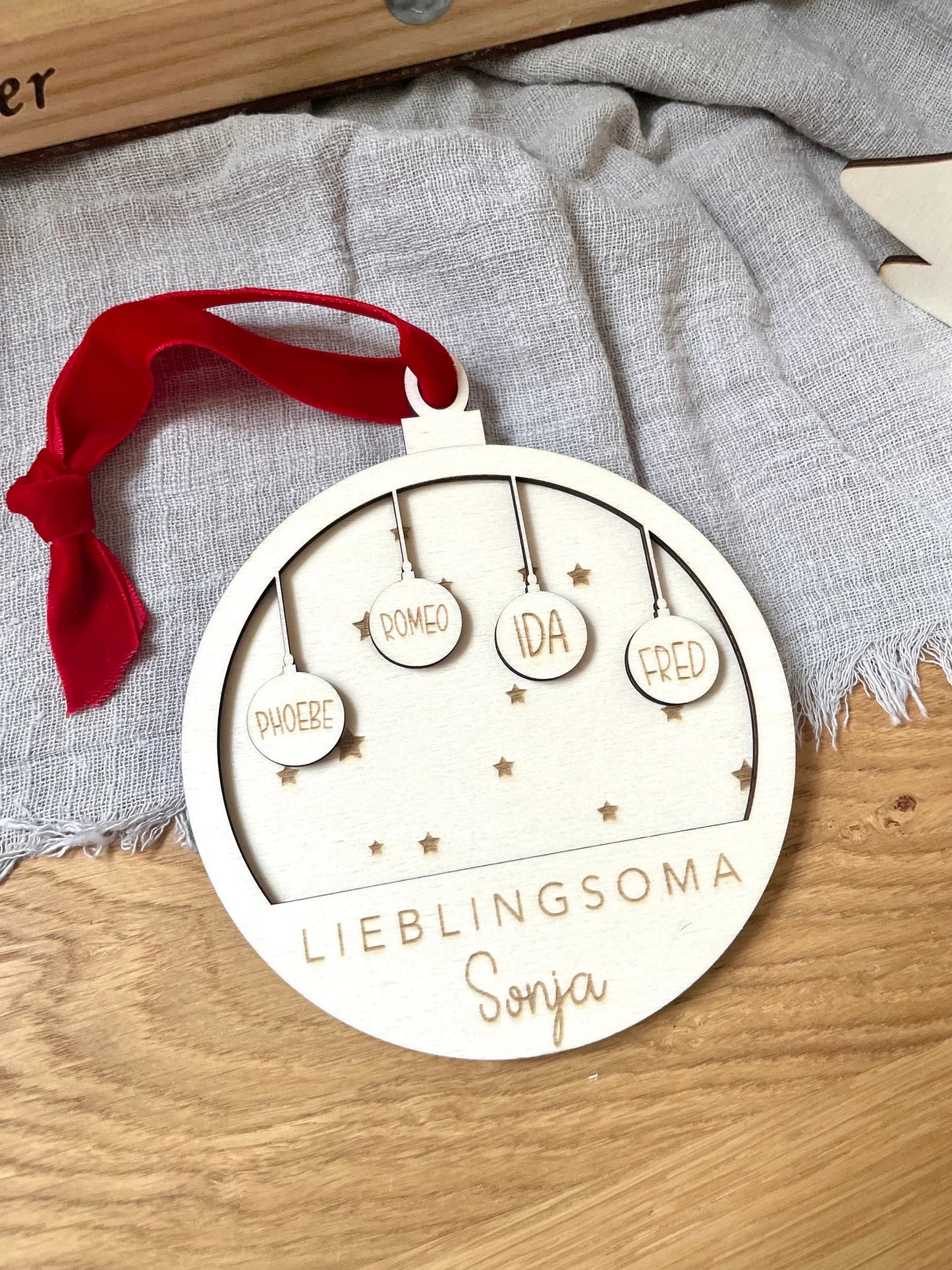 Personalisierter Weihnachtsbaumanhänger – Weihnachtskugel aus Holz 3D