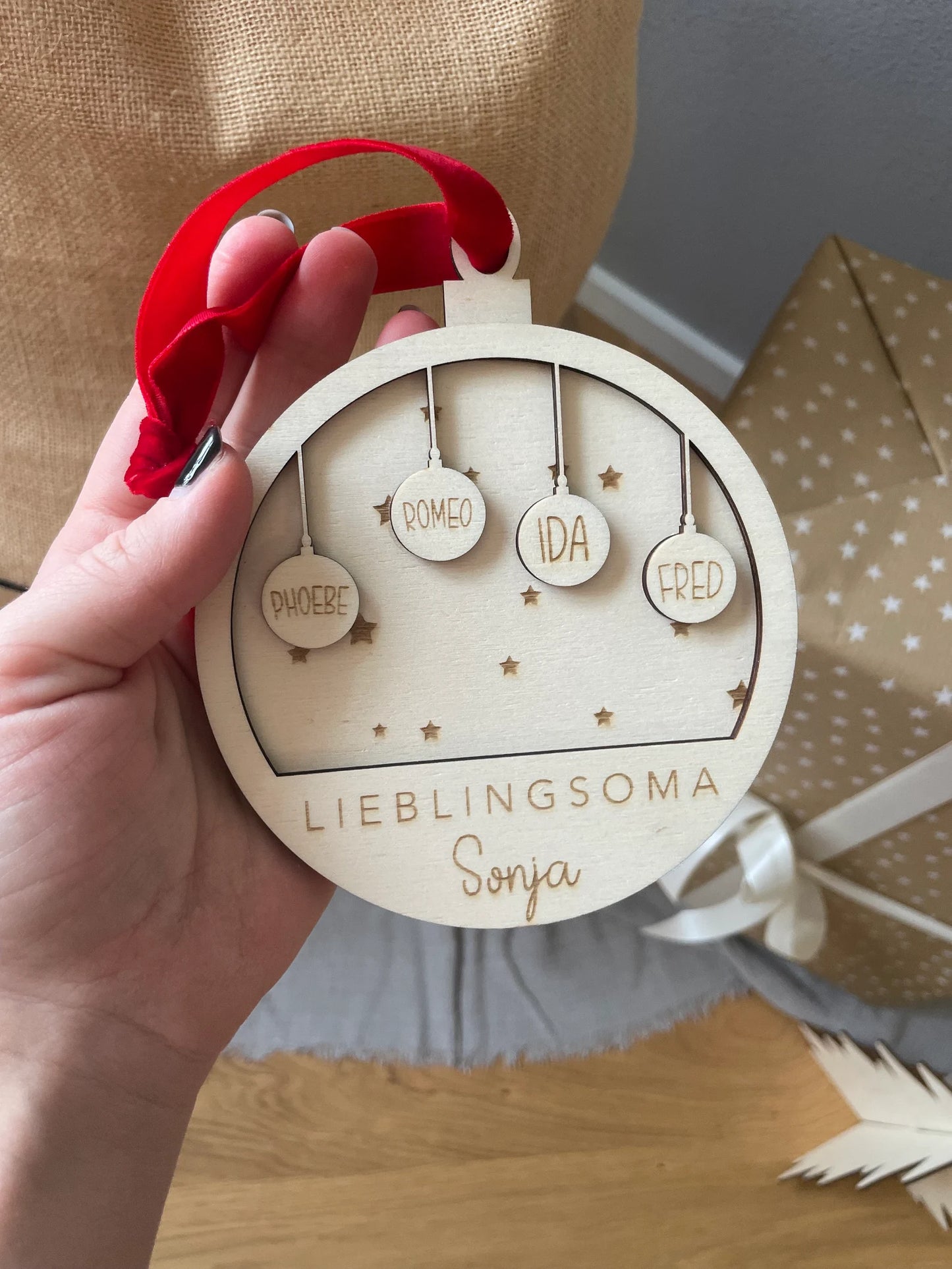 Personalisierter Weihnachtsbaumanhänger – Weihnachtskugel aus Holz 3D