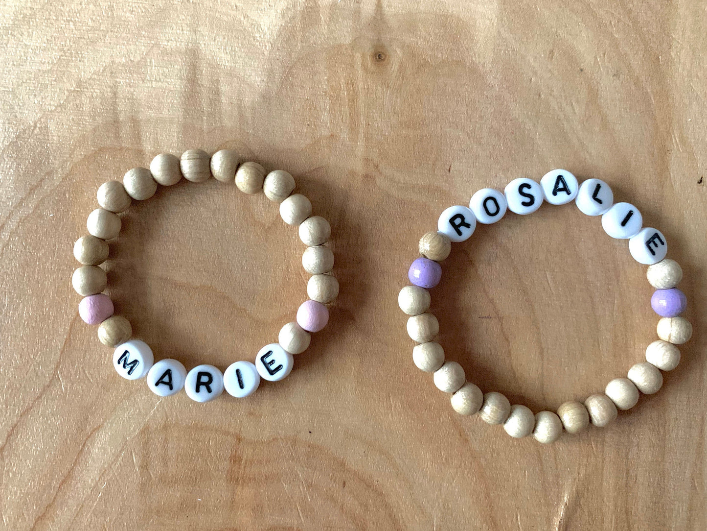 Personalisiertes Baby & Kinderarmband aus Holzperlen