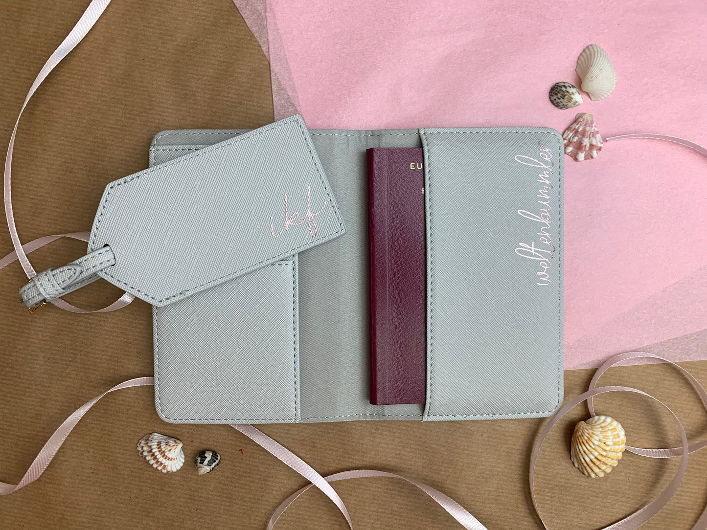 Personalisierte Passporthülle + Kofferanhänger – 2er Set – Design 2