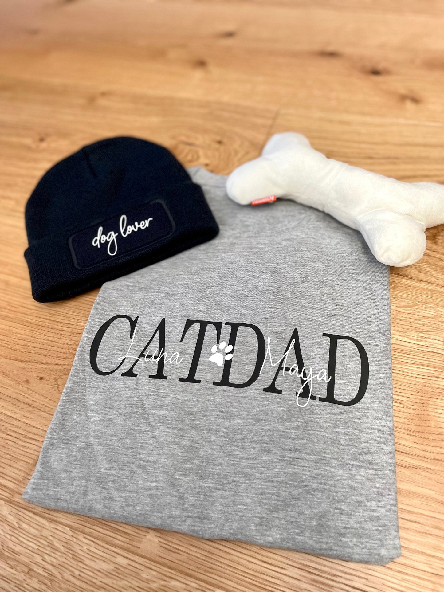 Personalisiertes T-Shirt – Cat Dad oder Dog Dad – Design 1