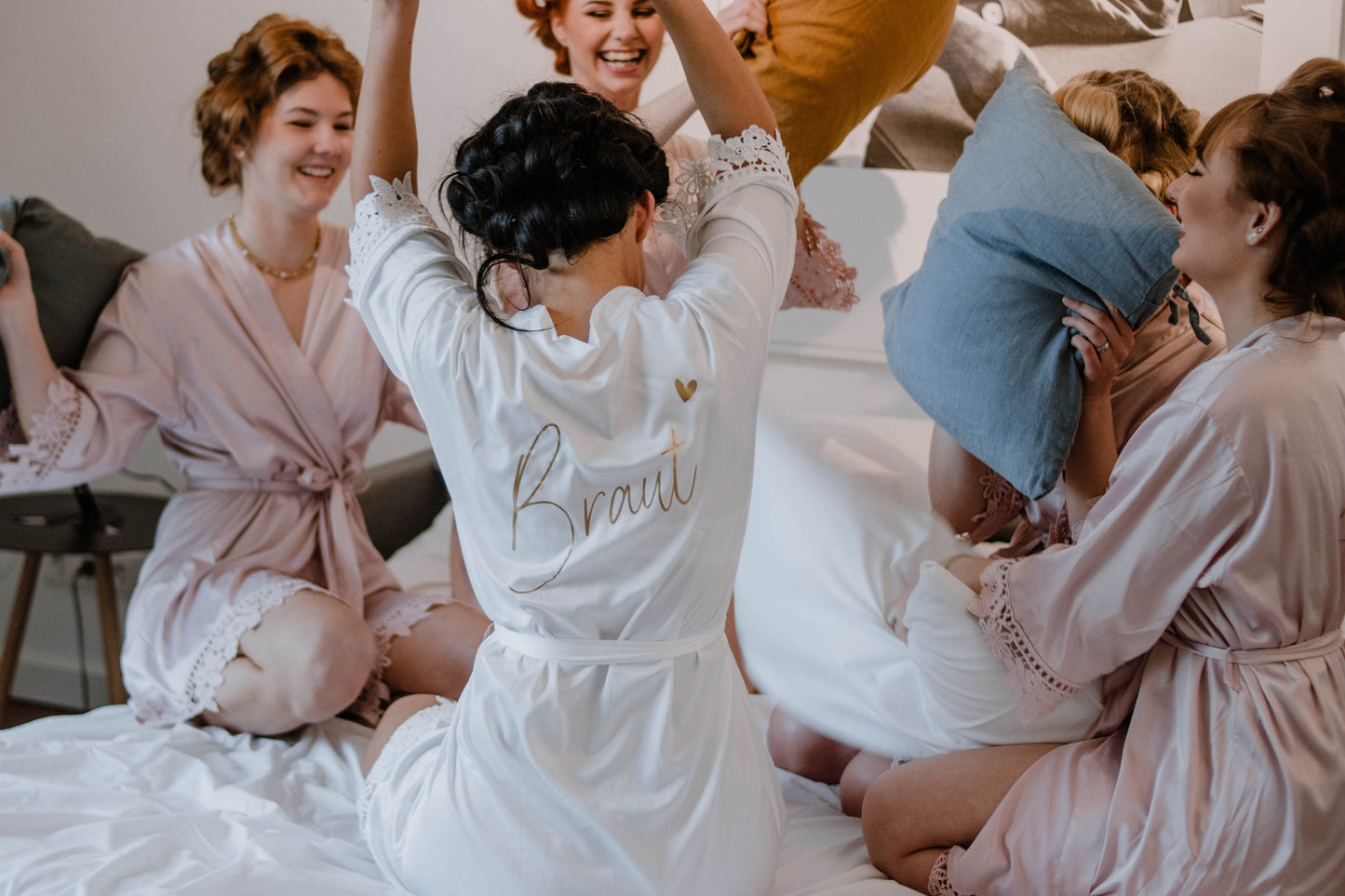 Personalisierter Morgenmantel mit Spitze für Braut & Brautjungfern