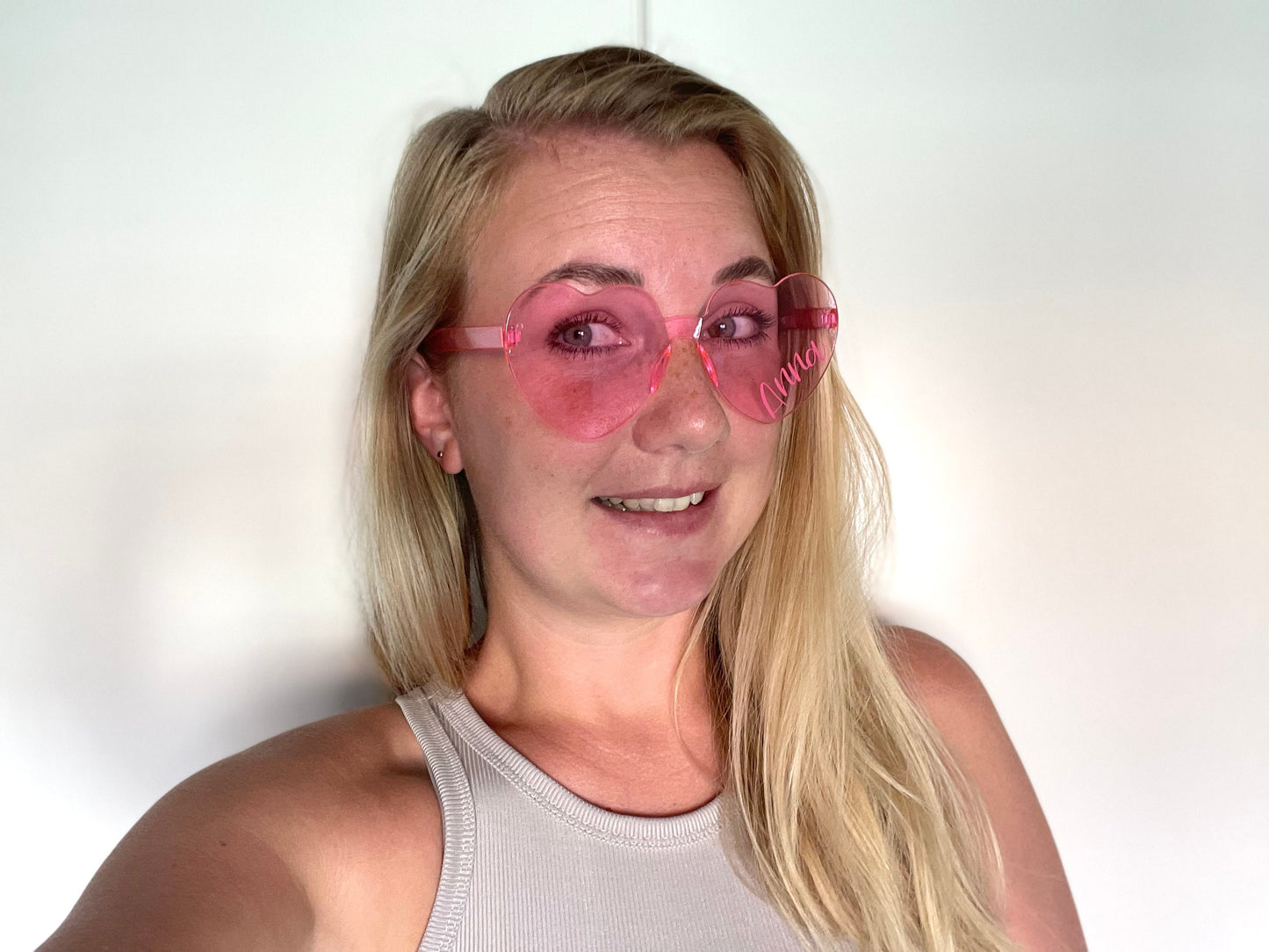 Personalisierte JGA Sonnenbrillein Herzform