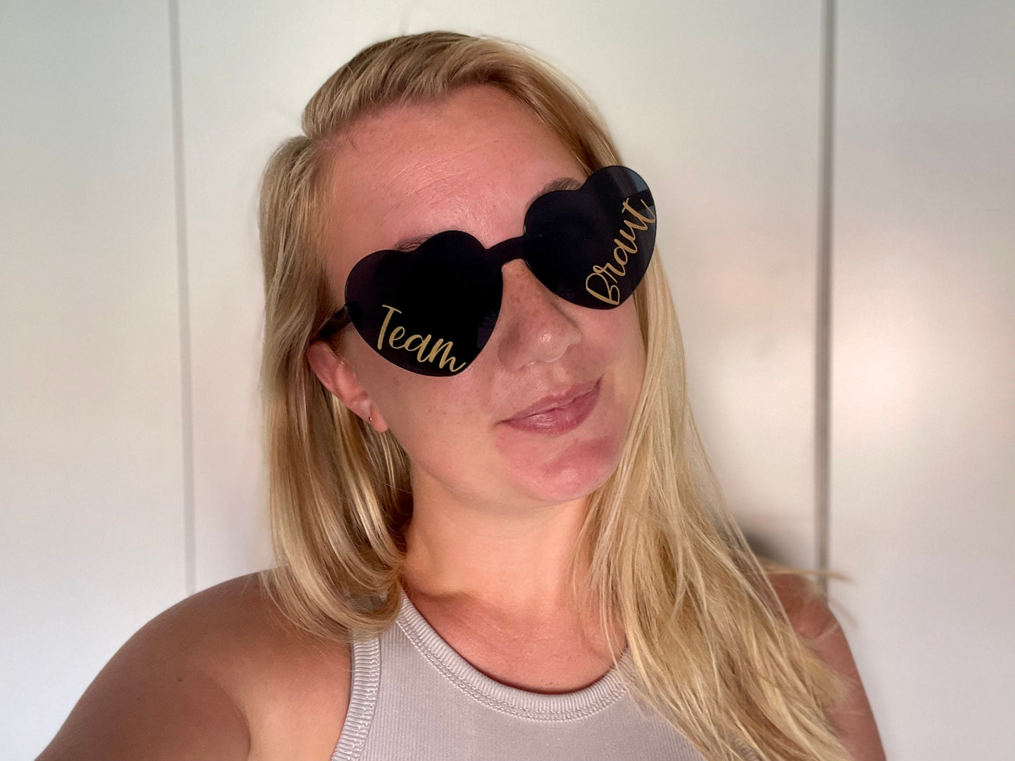 Personalisierte JGA Sonnenbrillein Herzform