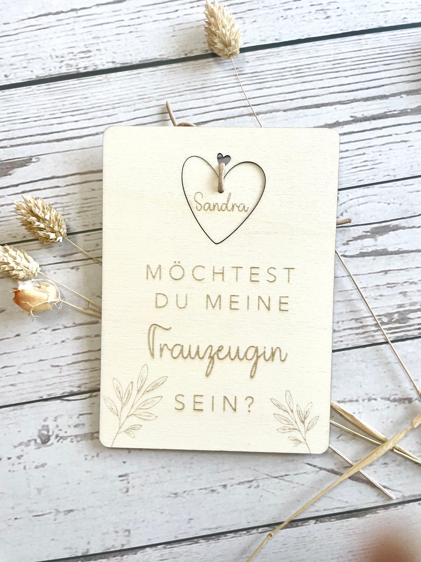 Personalisierte Holzpostkarte mit Anhänger – Trauzeugin