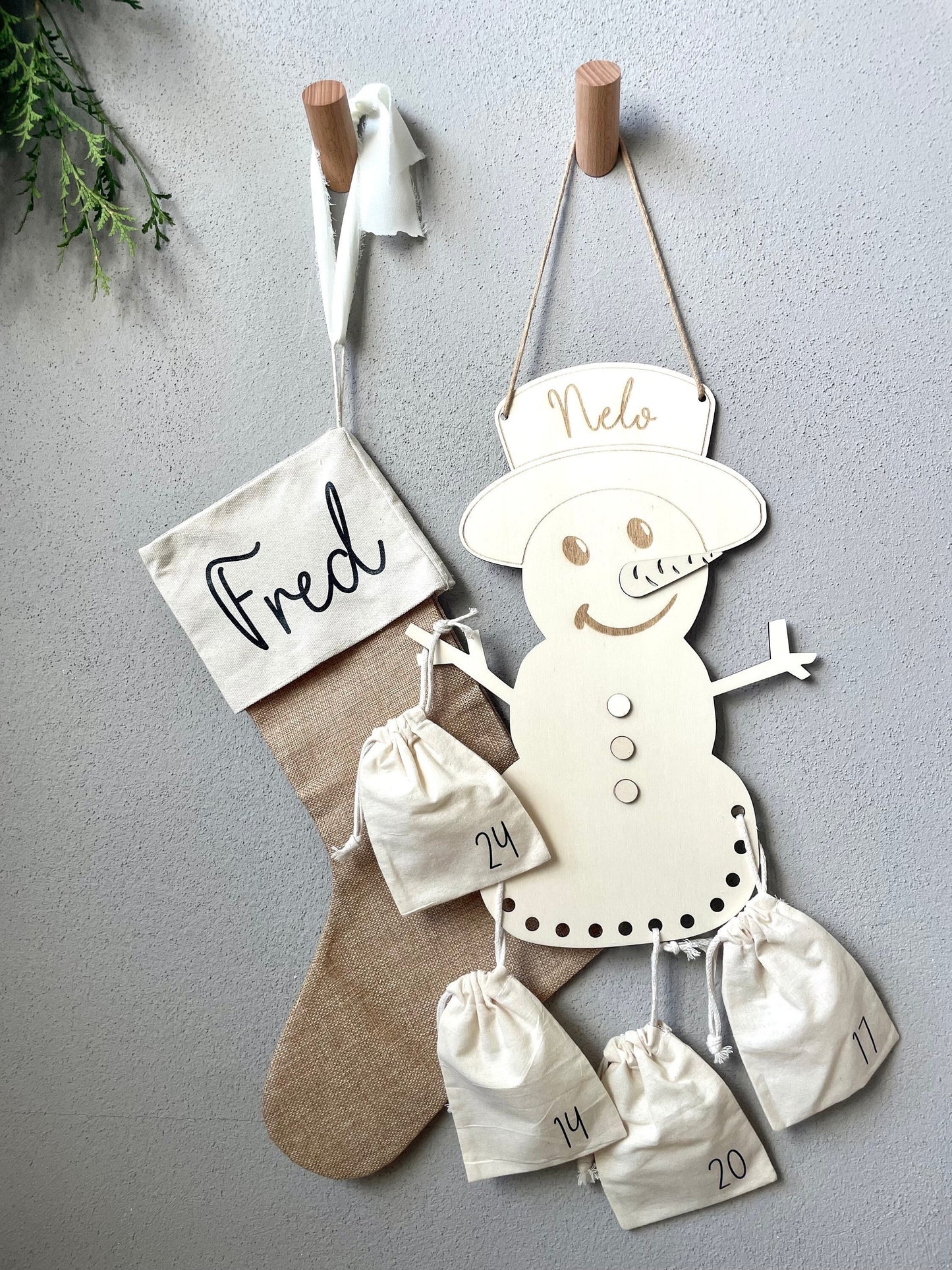 Personalisierter Adventskalender – Schneemann aus Holz
