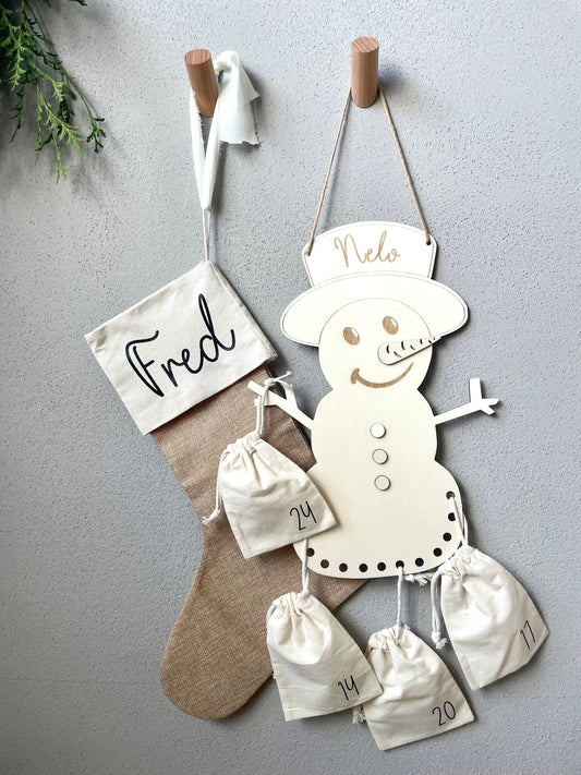 Personalisierter Adventskalender – Schneemann aus Holz