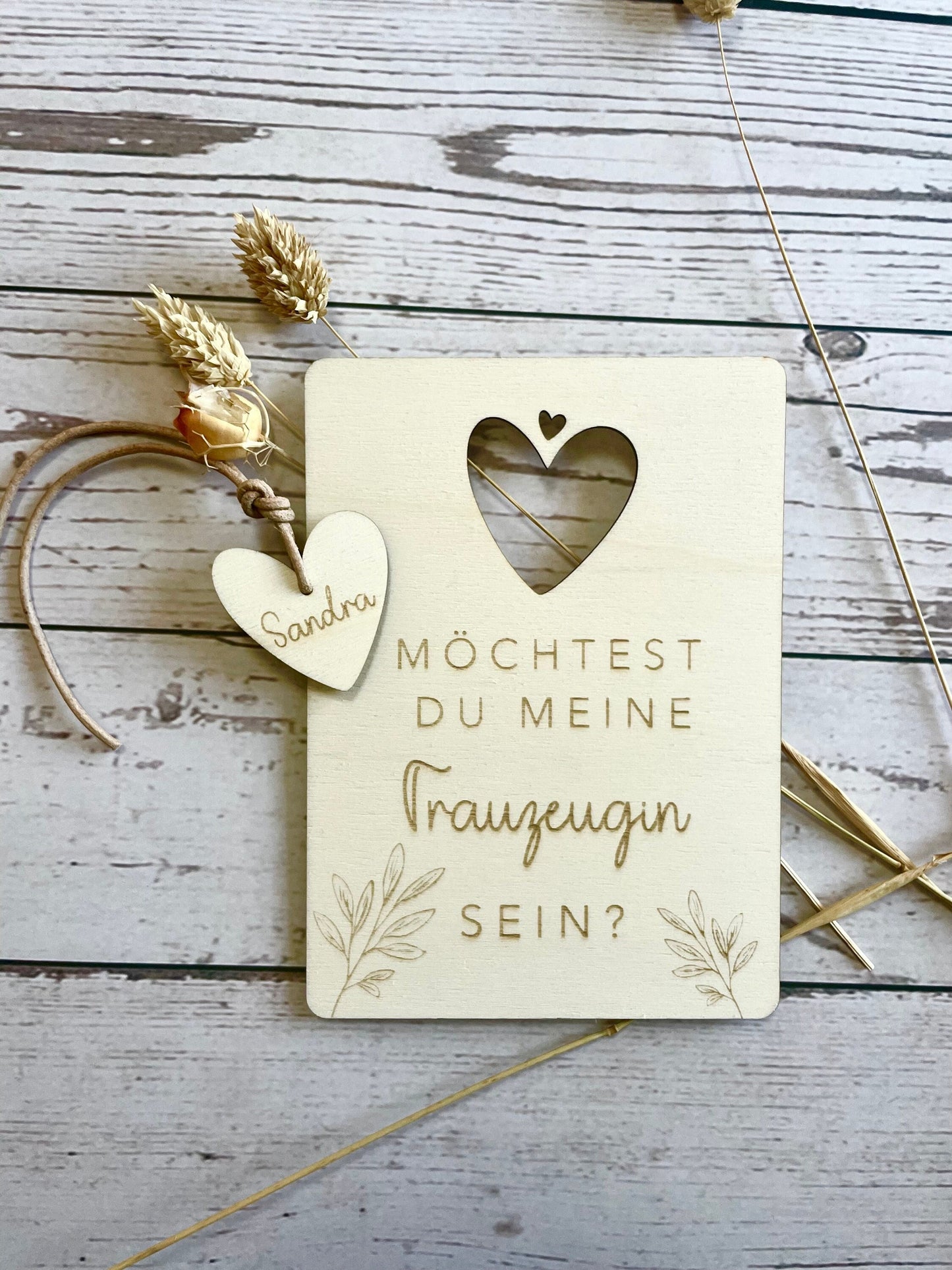 Personalisierte Holzpostkarte mit Anhänger – Trauzeugin