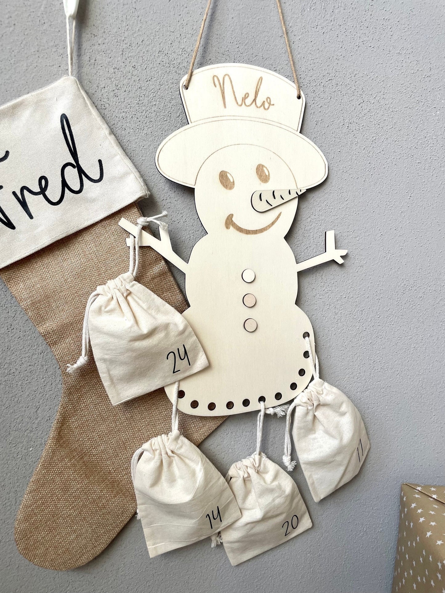 Personalisierter Adventskalender – Schneemann aus Holz