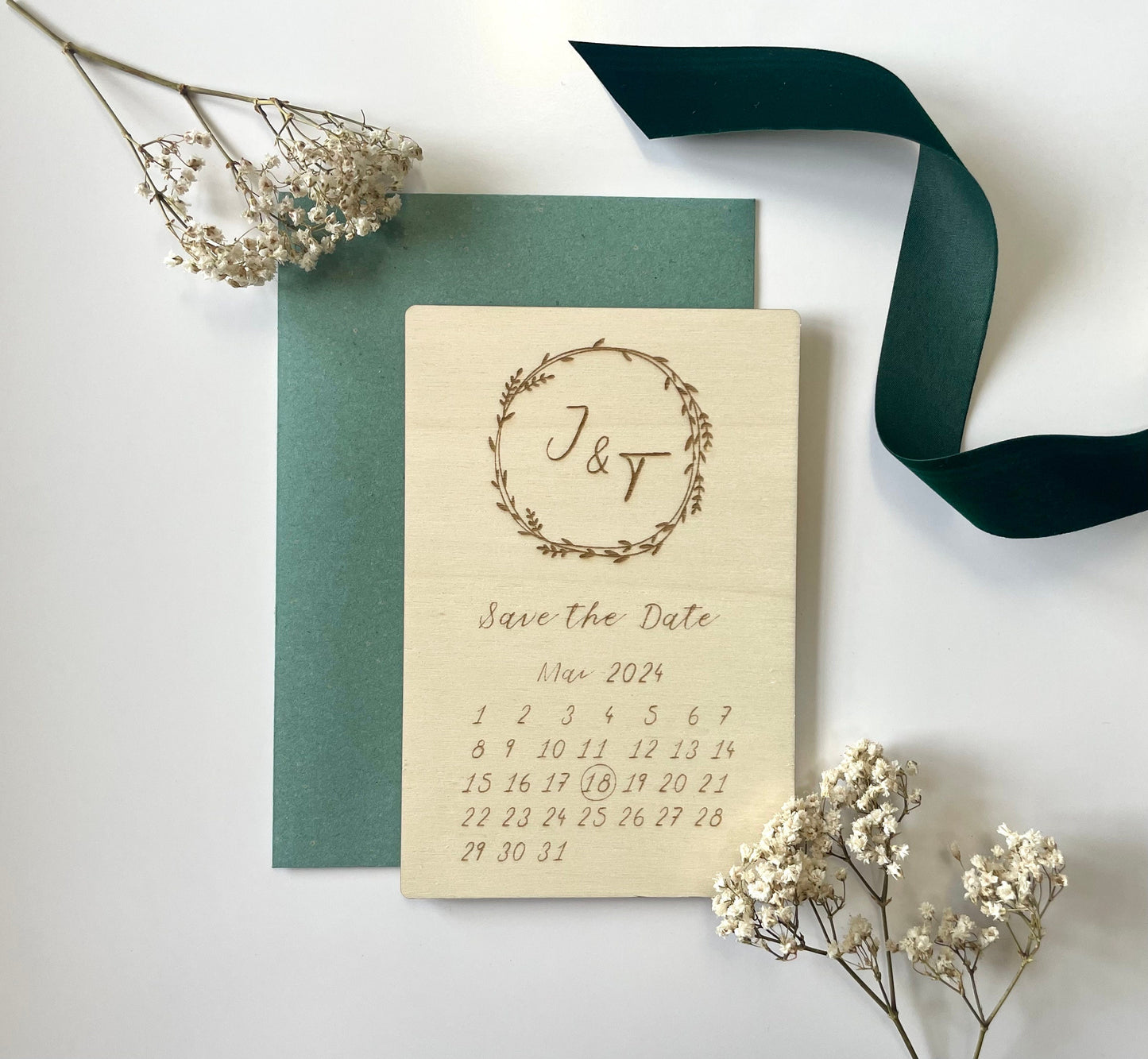 Personalisierte Holzpostkarte – Save the Date