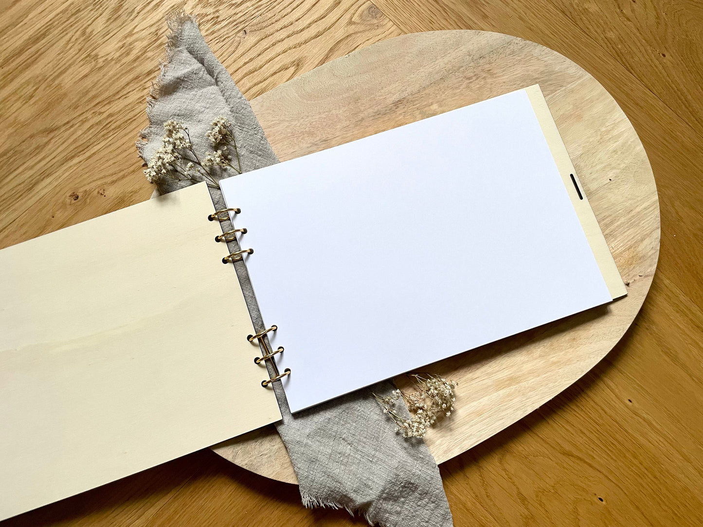Personalisierteres Gästebuch aus Holz