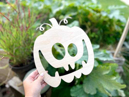 Halloween Holzkürbis als Dekoration