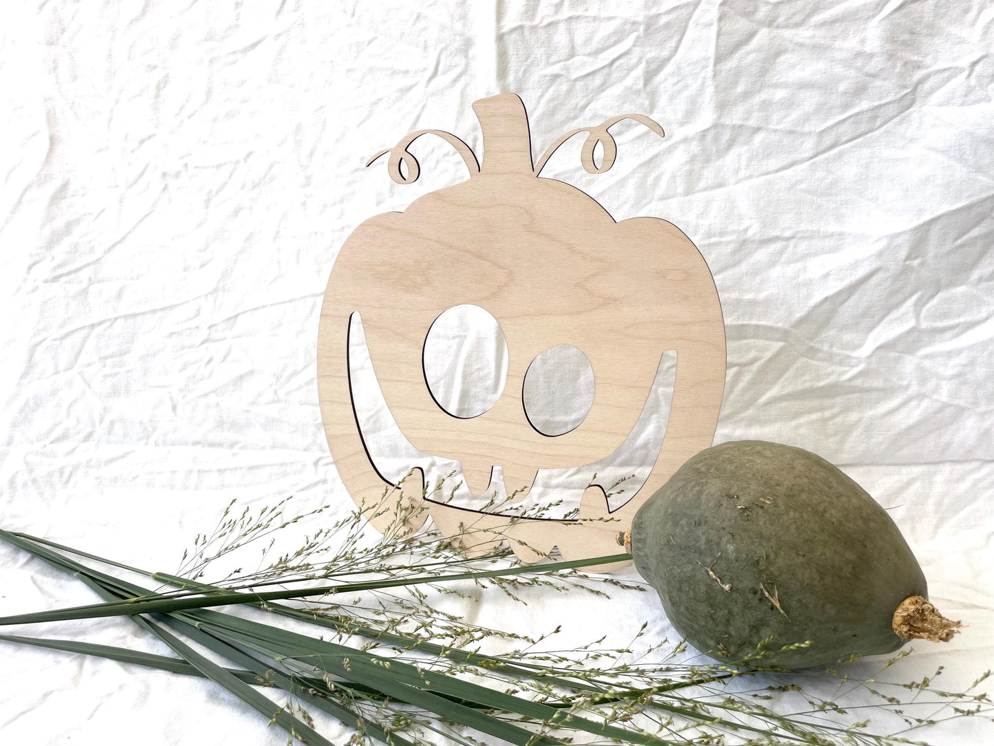Halloween Holzkürbis als Dekoration