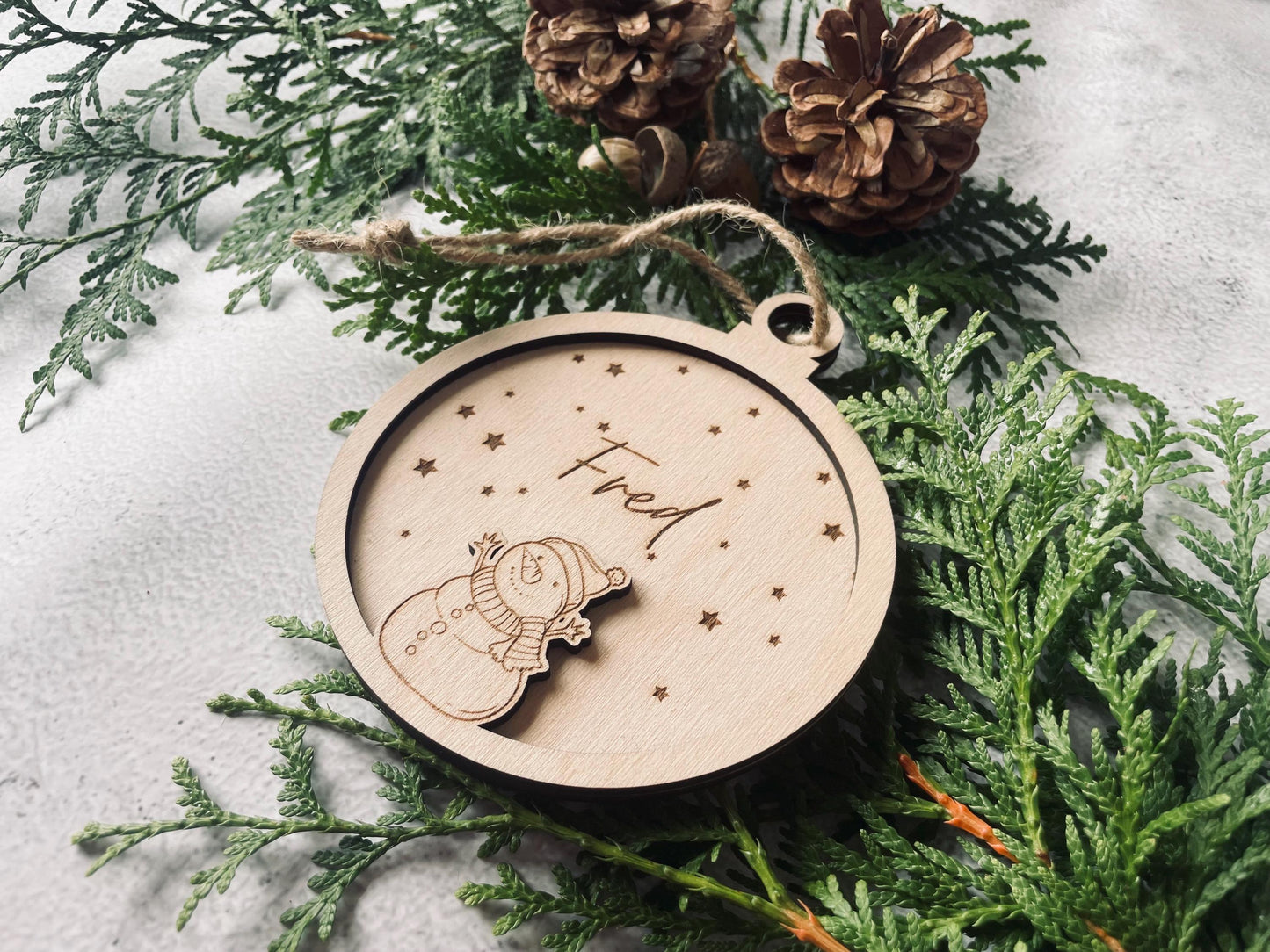 Personalisierter Weihnachtsbaumanhänger – Weihnachtsbaumkugel aus Holz 3D