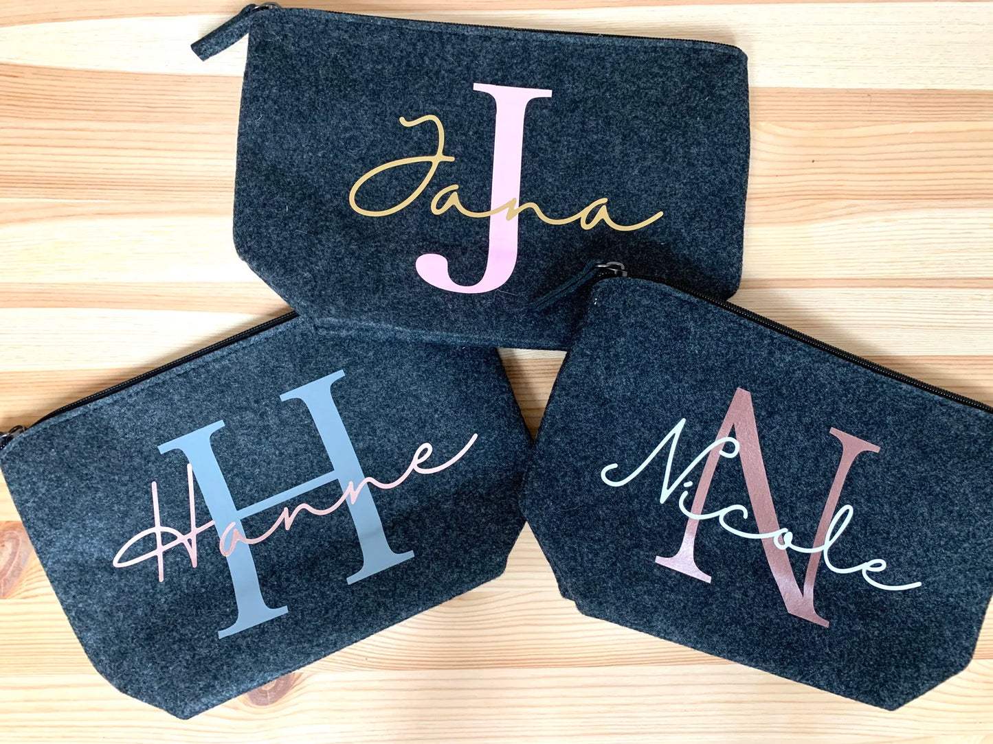 Personalisierte Filztasche/ Kosmetiktasche in dunkelgrau