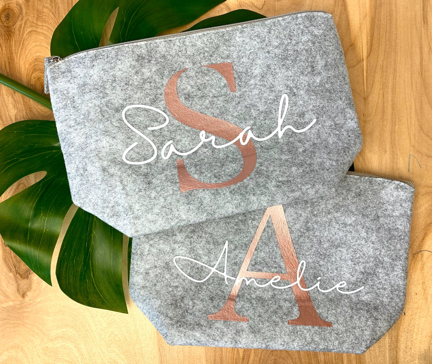 Personalisierte  Filztasche/ Kosmetiktasche in hellgrau