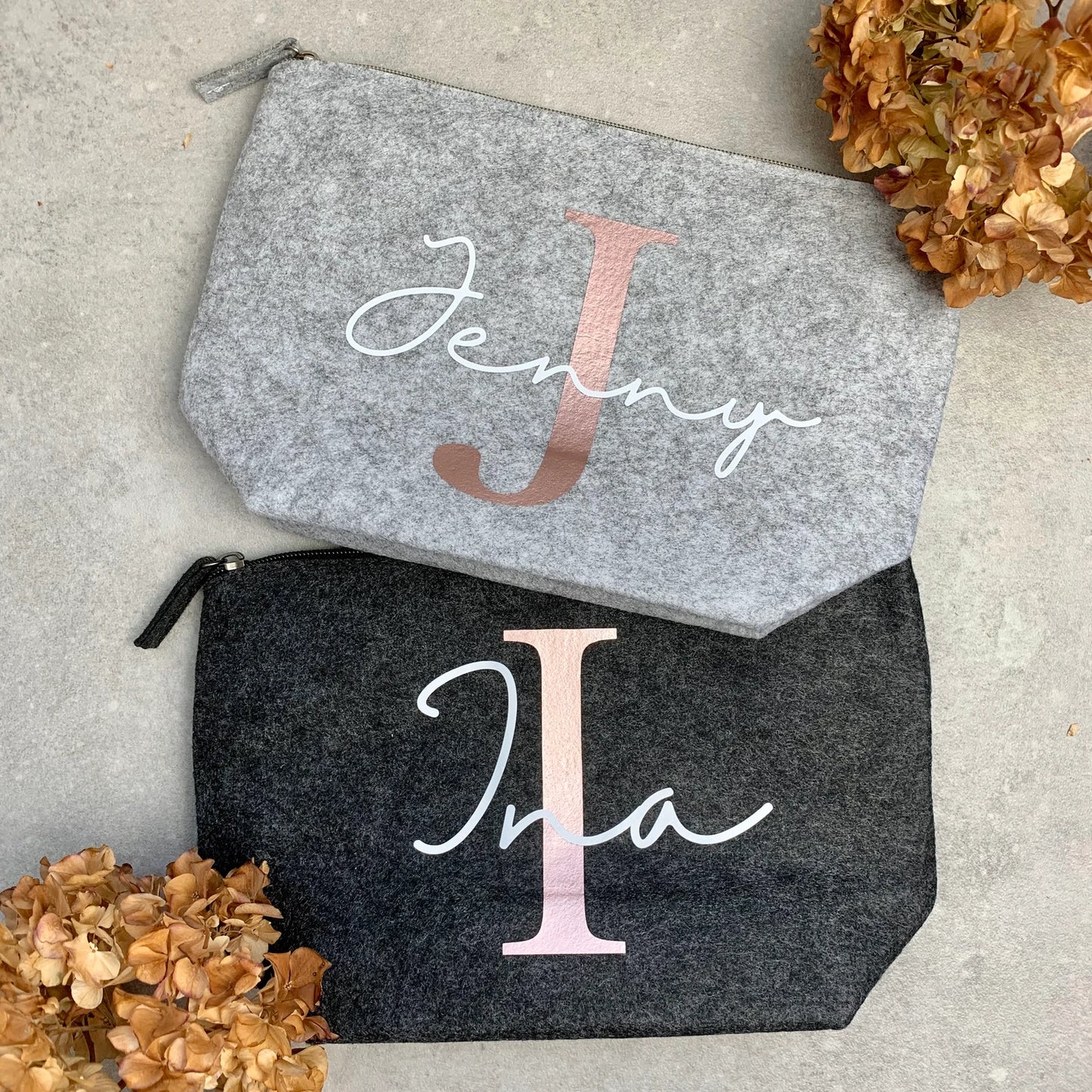 Personalisierte  Filztasche/ Kosmetiktasche in hellgrau