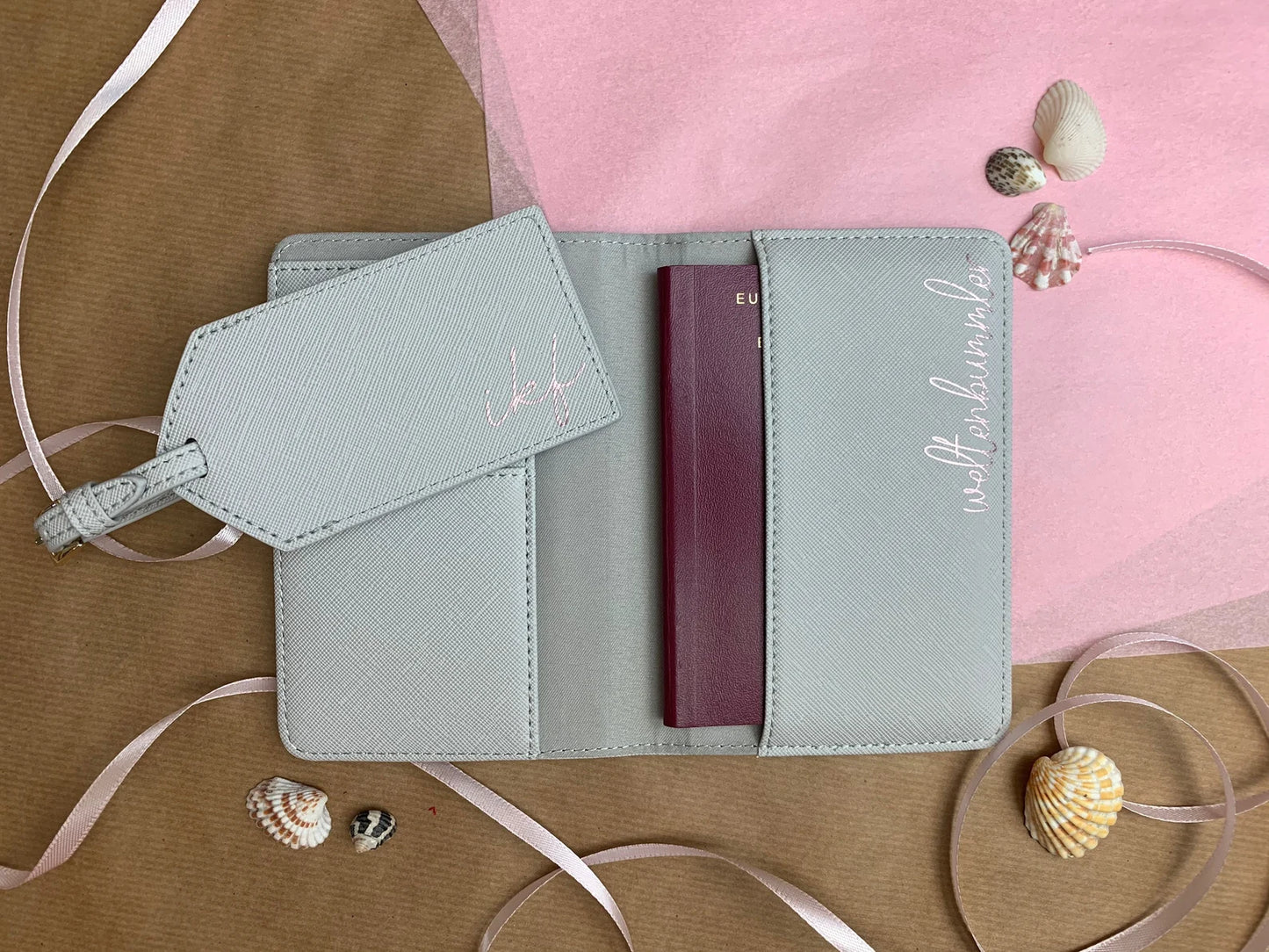 Personalisierte Passporthülle + Kofferanhänger – 2er Set – Design 4