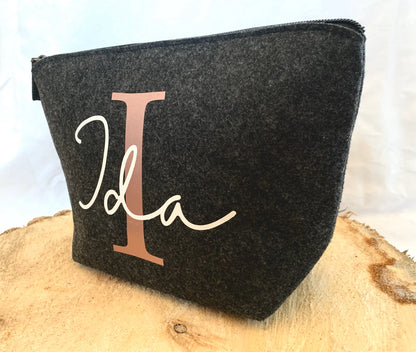 Personalisierte Filztasche/ Kosmetiktasche in dunkelgrau