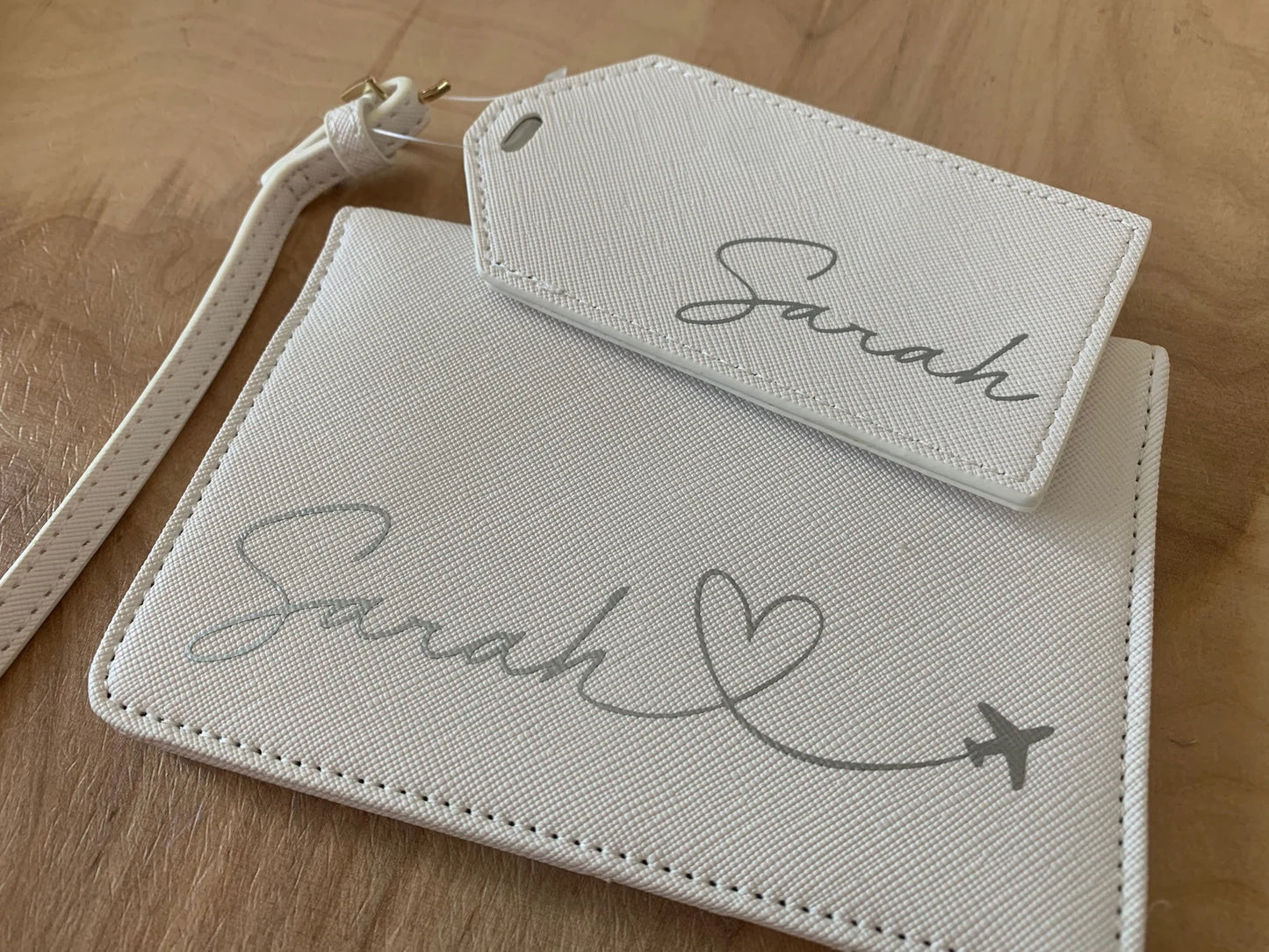 Personalisierte Passporthülle + Kofferanhänger – 2er Set – Design 4