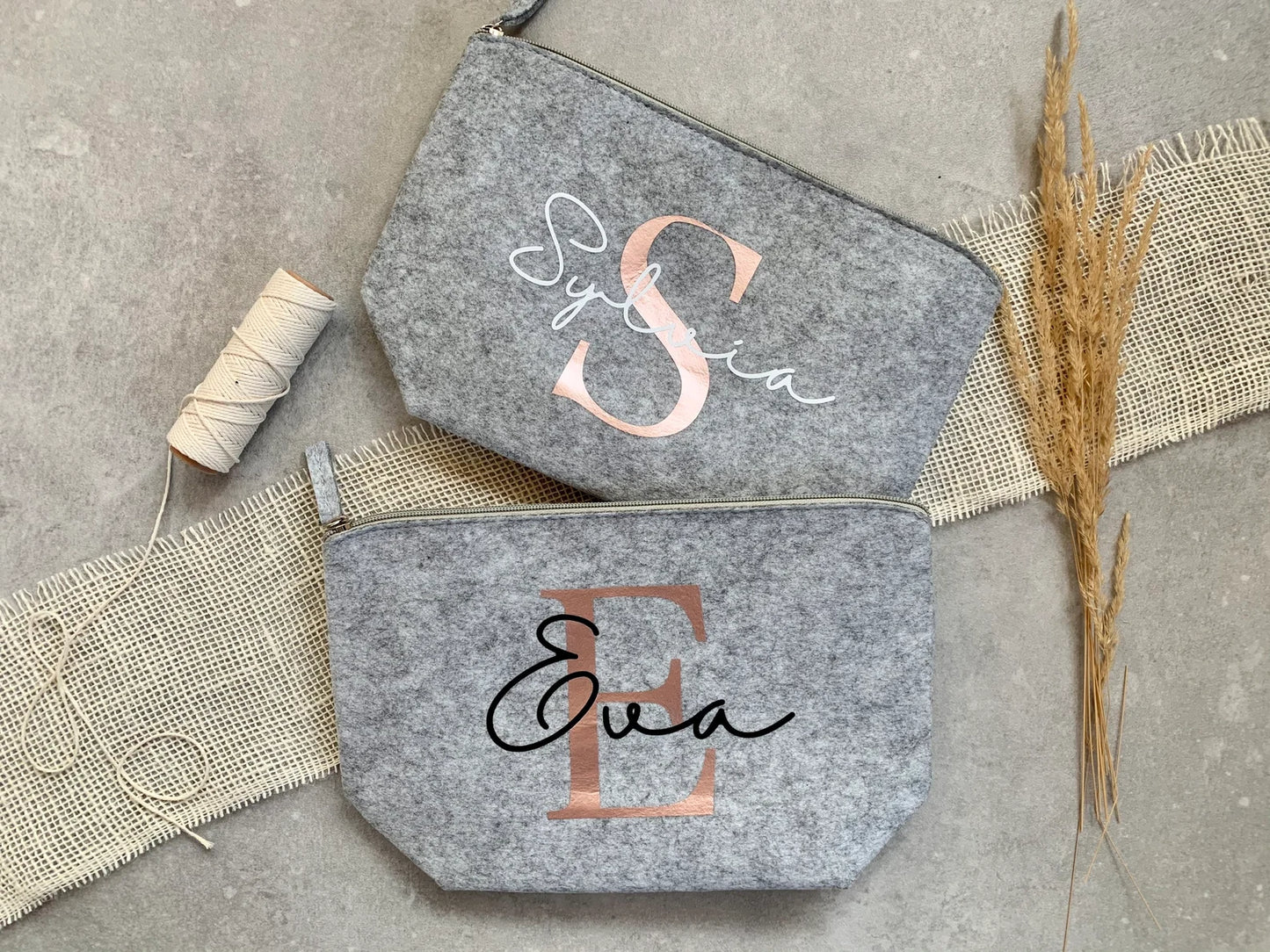 Personalisierte  Filztasche/ Kosmetiktasche in hellgrau