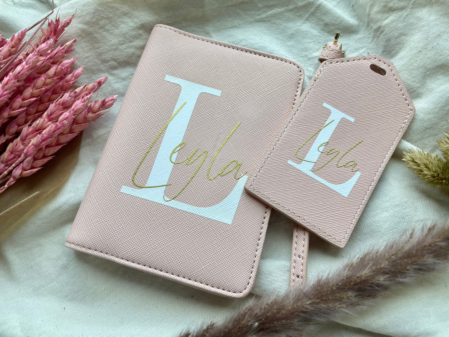 Personalisierte Passporthülle + Kofferanhänger – 2er Set – Design 1