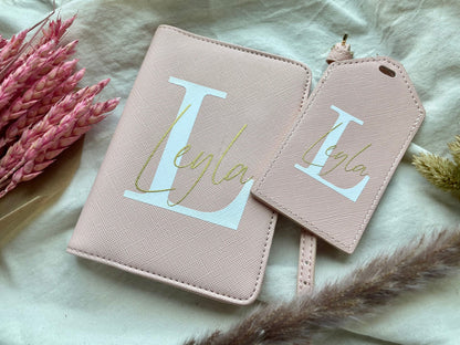 Personalisierte Passporthülle + Kofferanhänger – 2er Set – Design 1