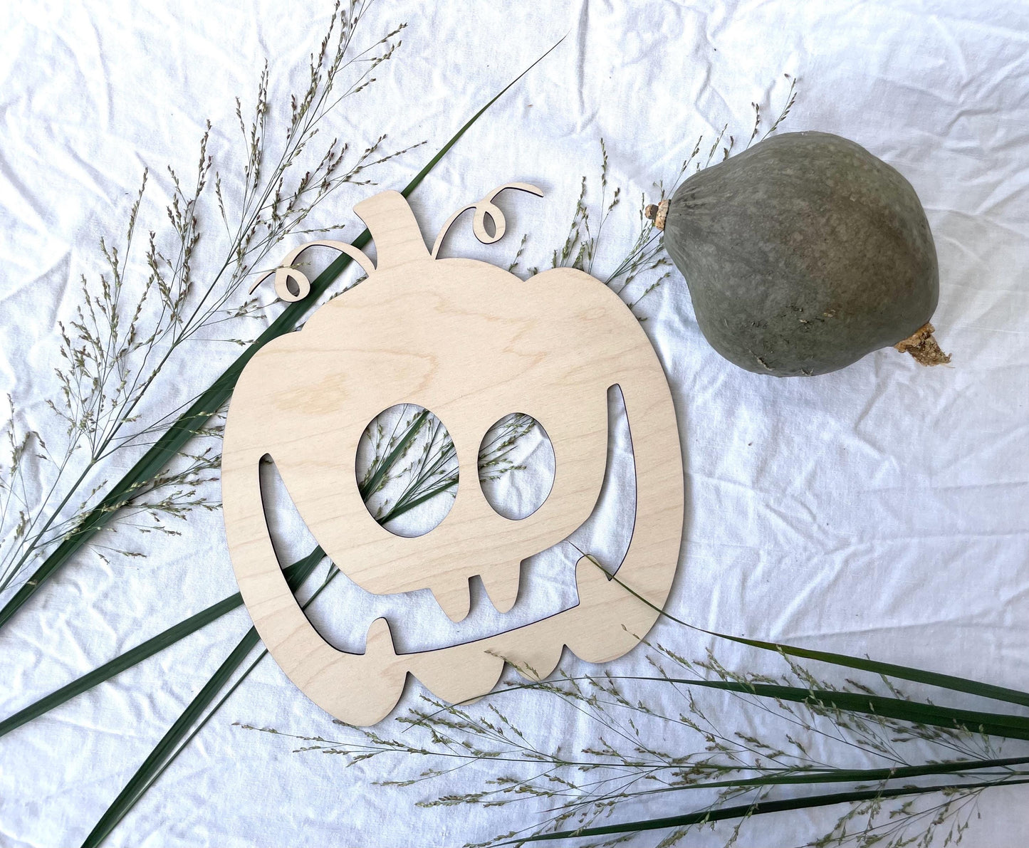Halloween Holzkürbis als Dekoration